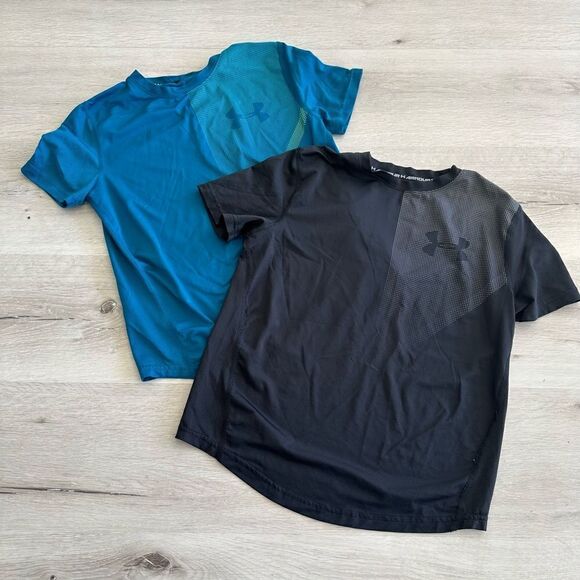Under Armour Lot of 2 Short Sleeve Heat Gear Loose Fit Shirts Black/Teal YSM EUC - Picture 1 of 7